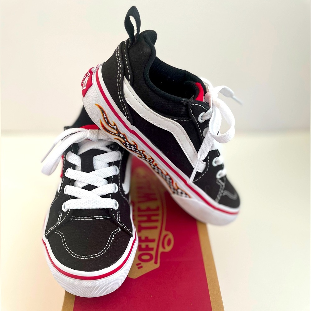 VANS BOYS FILMORE SNEAKER - BLACK WITH FLAMES-SIZE 11